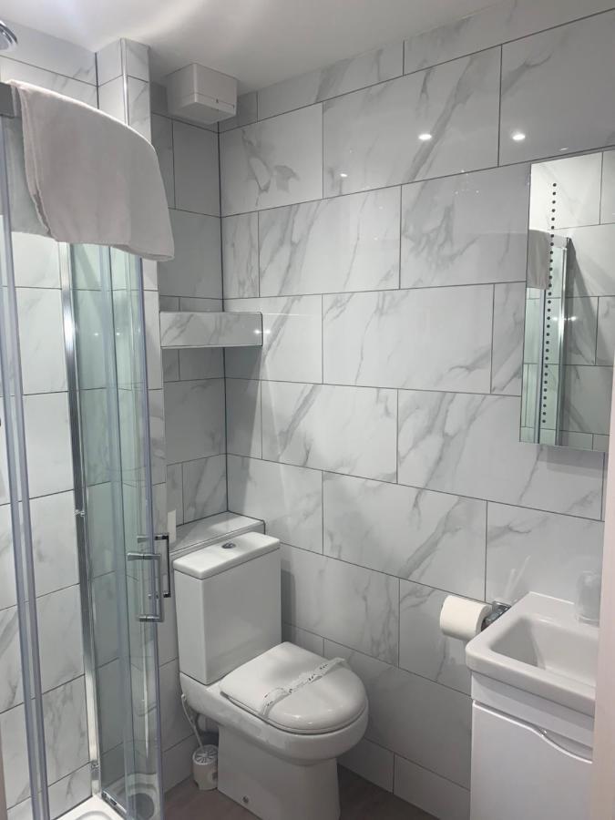 Holtwhites Hotel Енфийлд Екстериор снимка