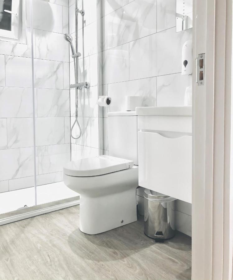 Holtwhites Hotel Енфийлд Екстериор снимка