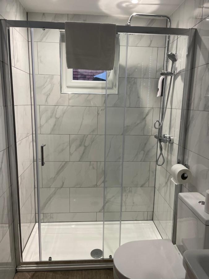 Holtwhites Hotel Енфийлд Екстериор снимка