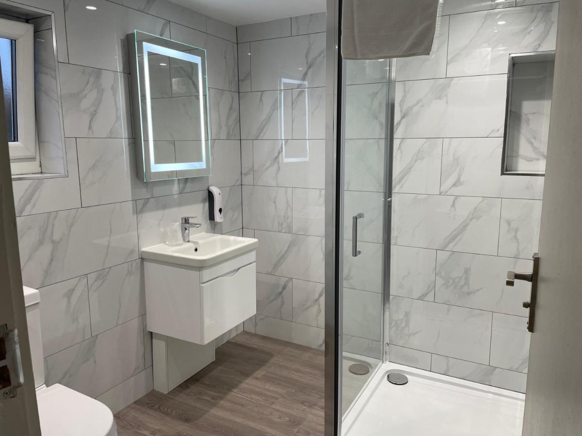 Holtwhites Hotel Енфийлд Екстериор снимка