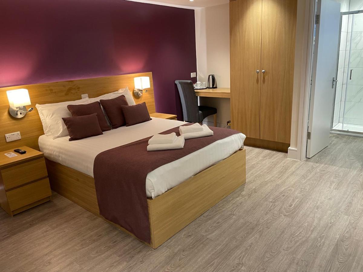 Holtwhites Hotel Енфийлд Екстериор снимка