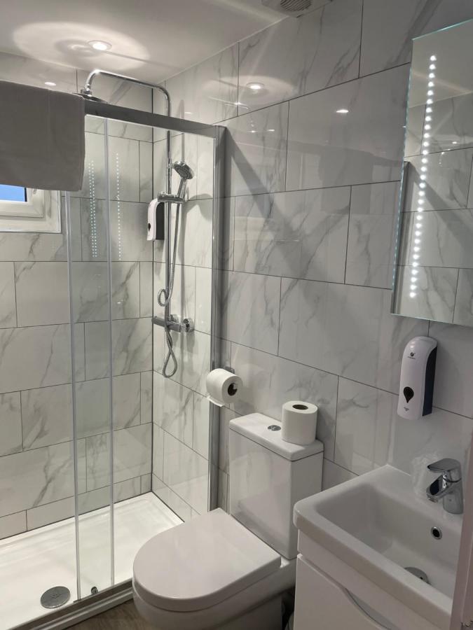 Holtwhites Hotel Енфийлд Екстериор снимка