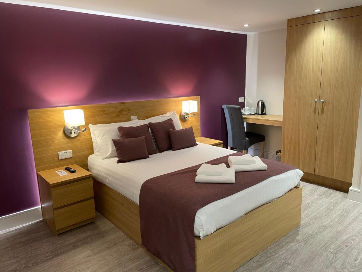 Holtwhites Hotel Енфийлд Екстериор снимка