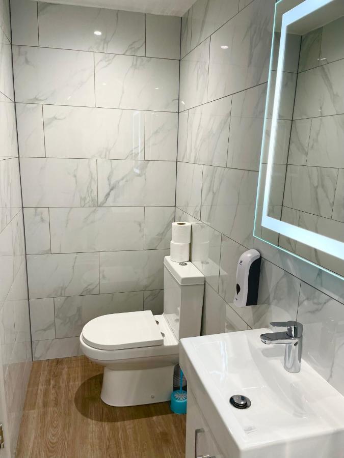 Holtwhites Hotel Енфийлд Екстериор снимка