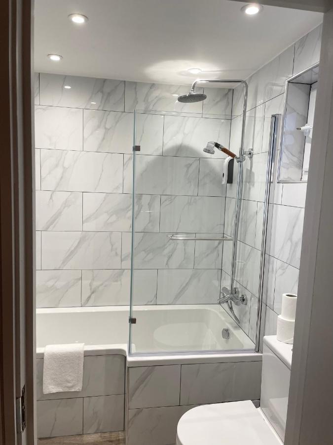 Holtwhites Hotel Енфийлд Екстериор снимка