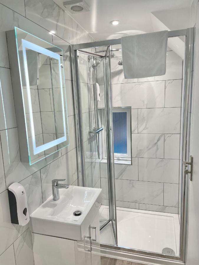 Holtwhites Hotel Енфийлд Екстериор снимка