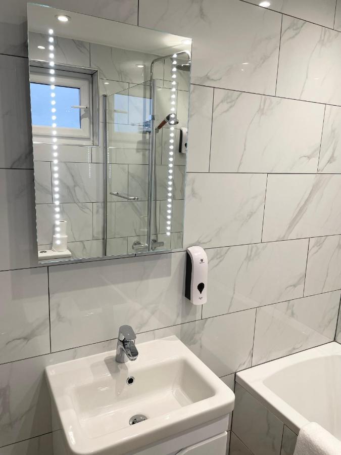 Holtwhites Hotel Енфийлд Екстериор снимка