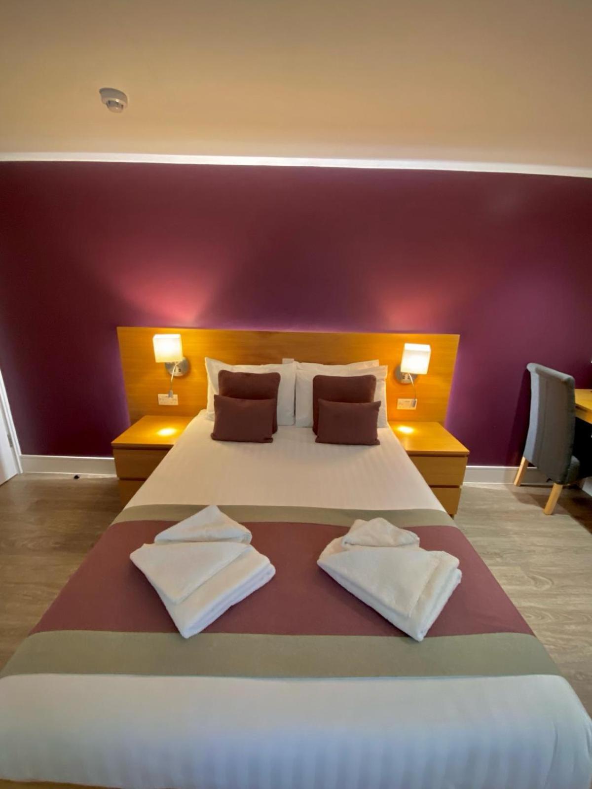 Holtwhites Hotel Енфийлд Екстериор снимка