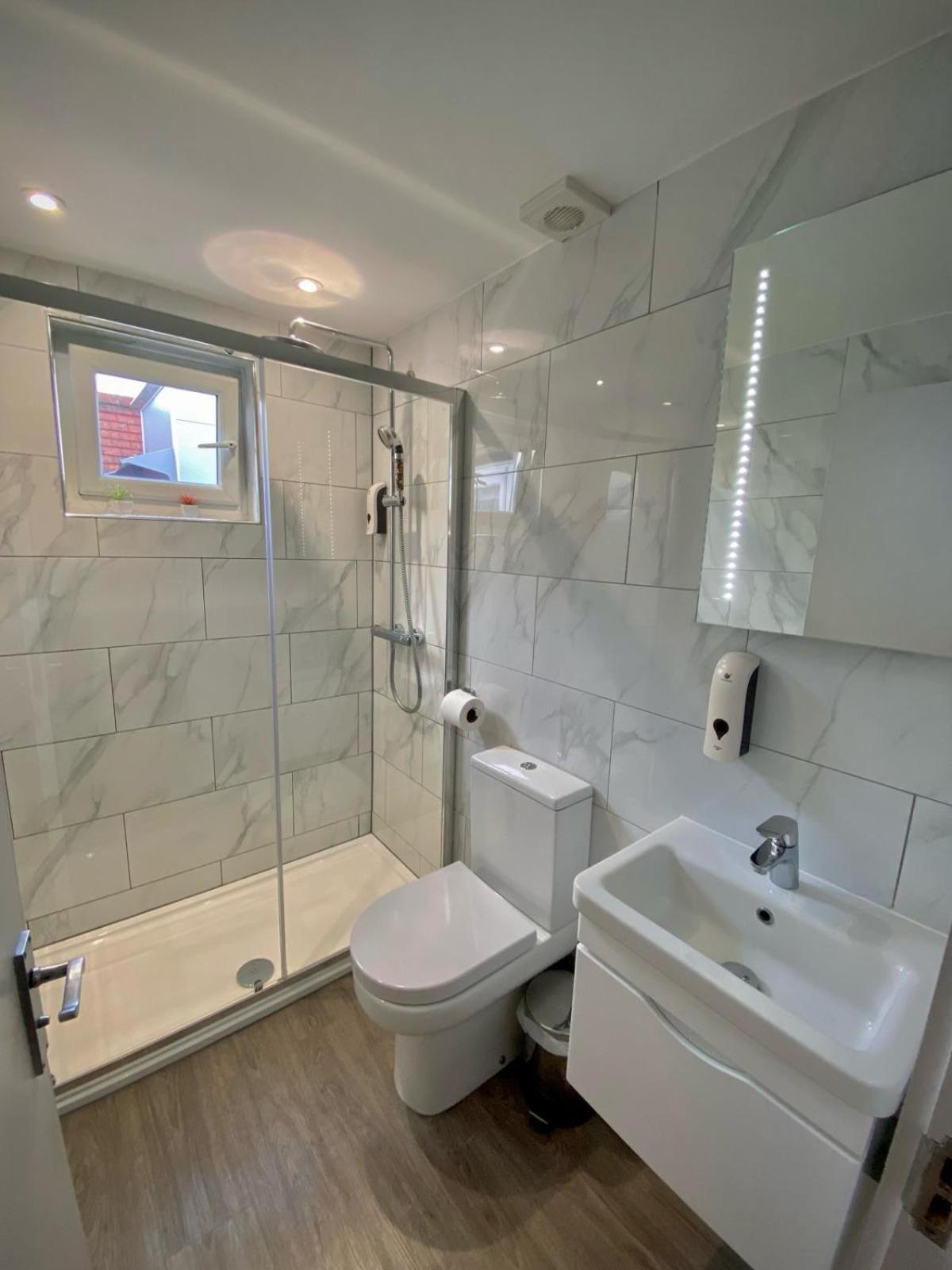 Holtwhites Hotel Енфийлд Екстериор снимка