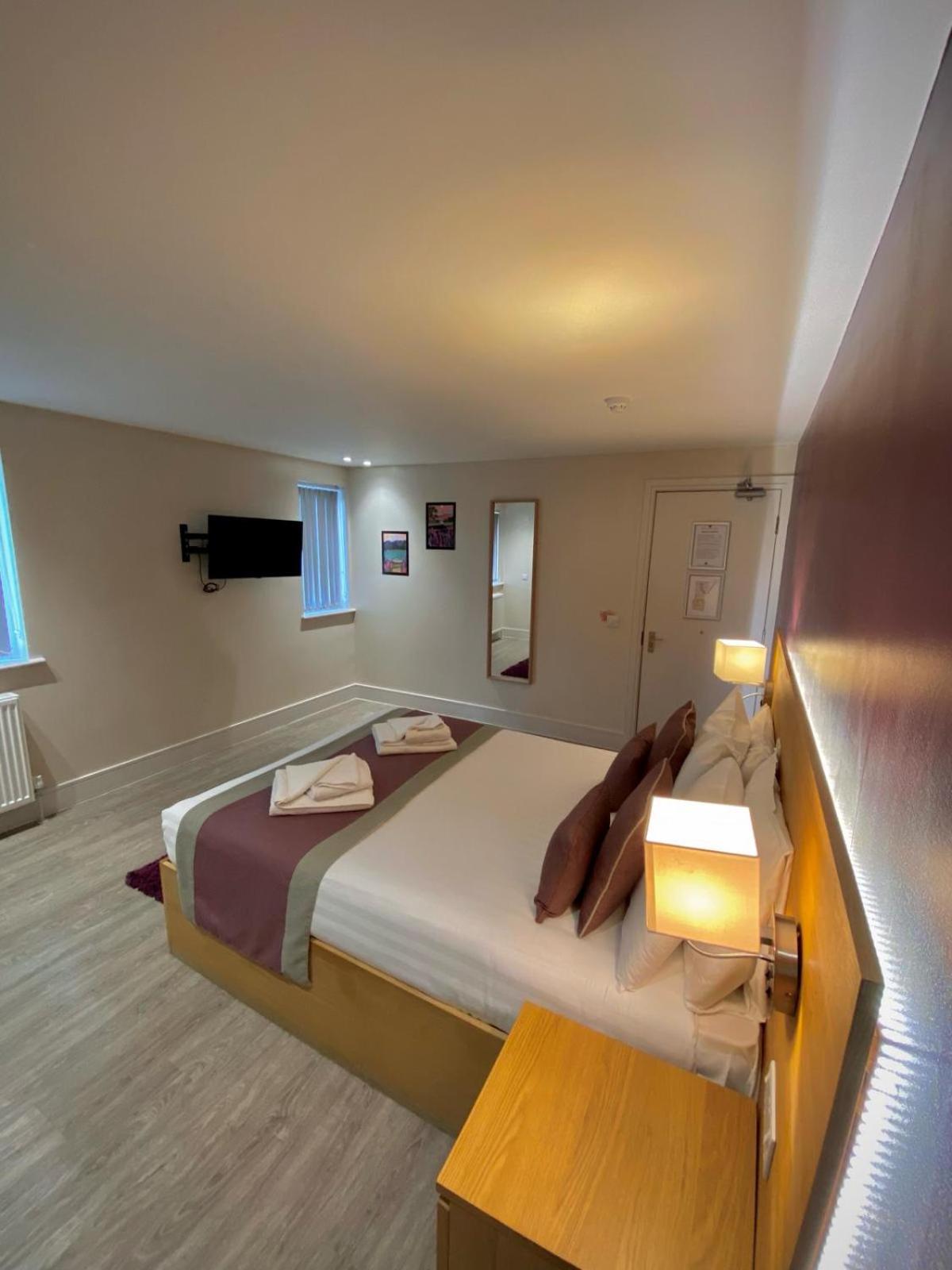 Holtwhites Hotel Енфийлд Екстериор снимка