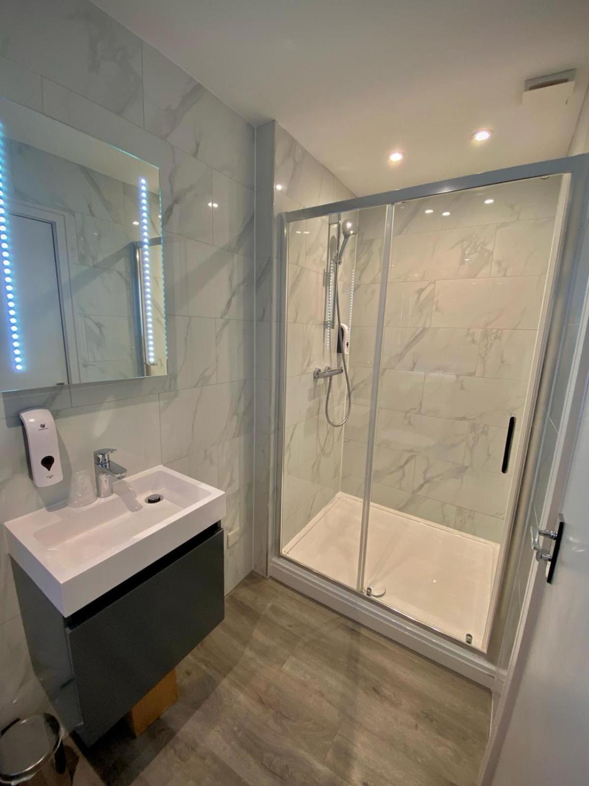 Holtwhites Hotel Енфийлд Екстериор снимка
