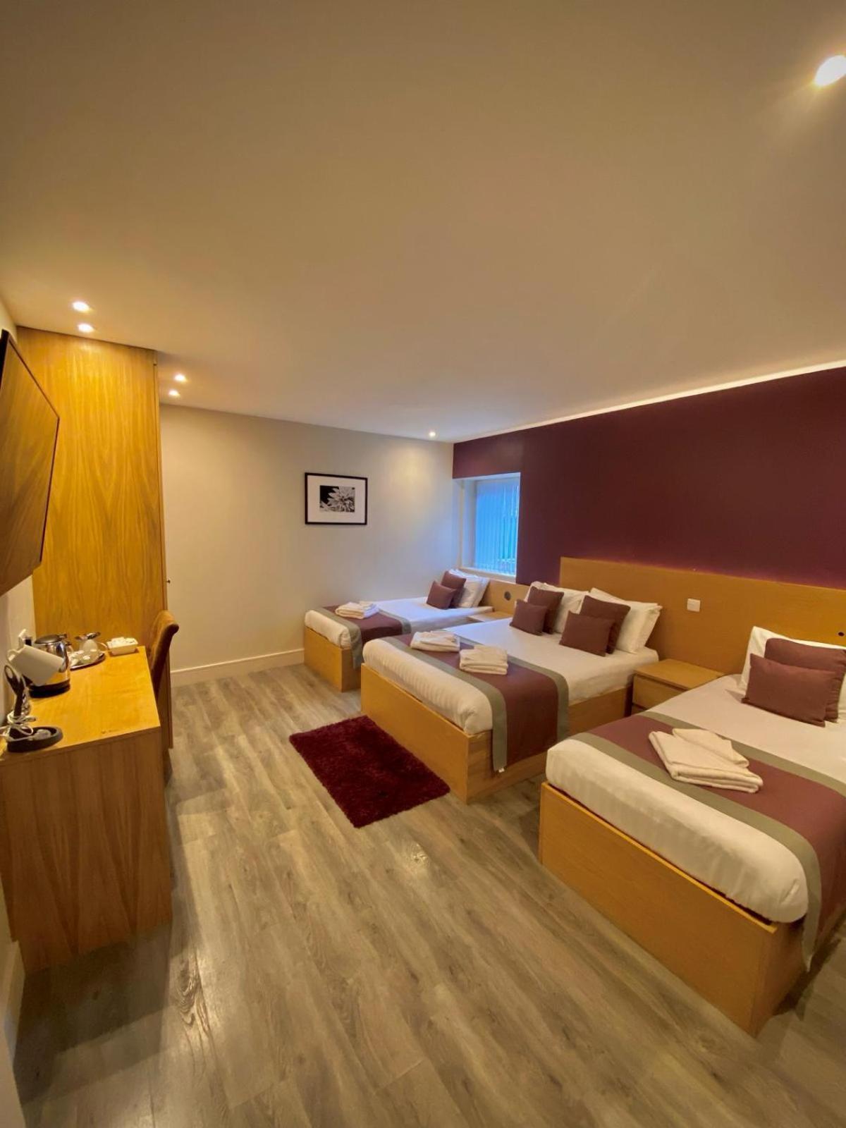 Holtwhites Hotel Енфийлд Екстериор снимка
