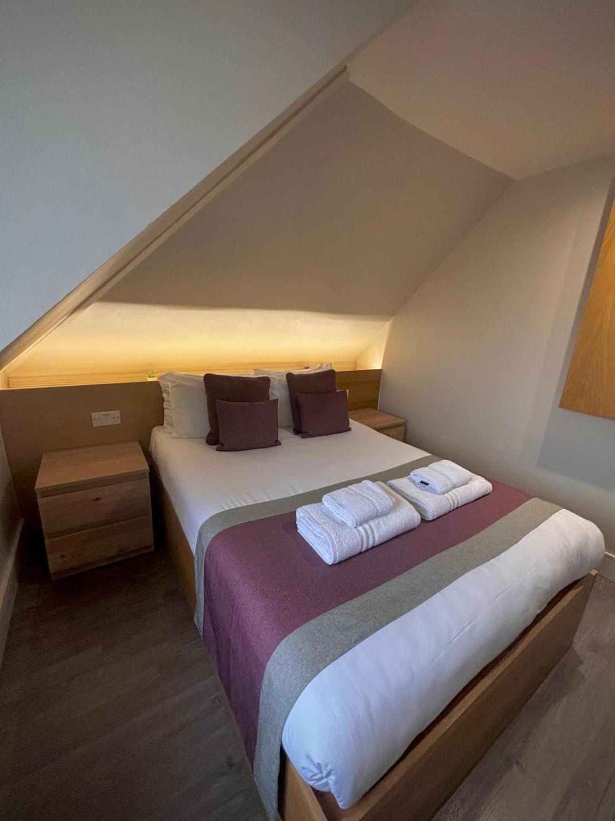 Holtwhites Hotel Енфийлд Екстериор снимка
