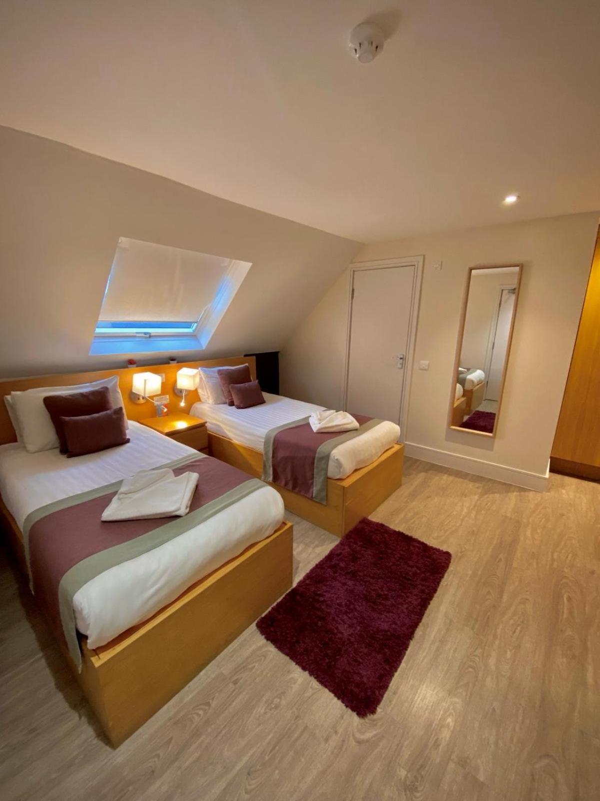 Holtwhites Hotel Енфийлд Екстериор снимка