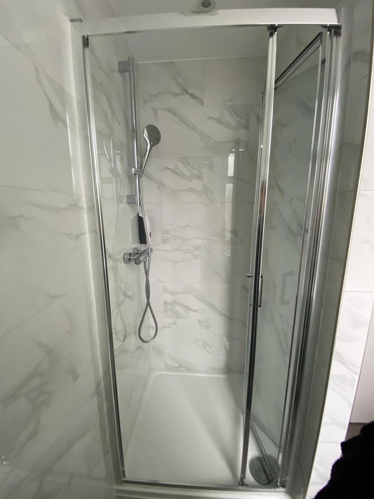 Holtwhites Hotel Енфийлд Екстериор снимка