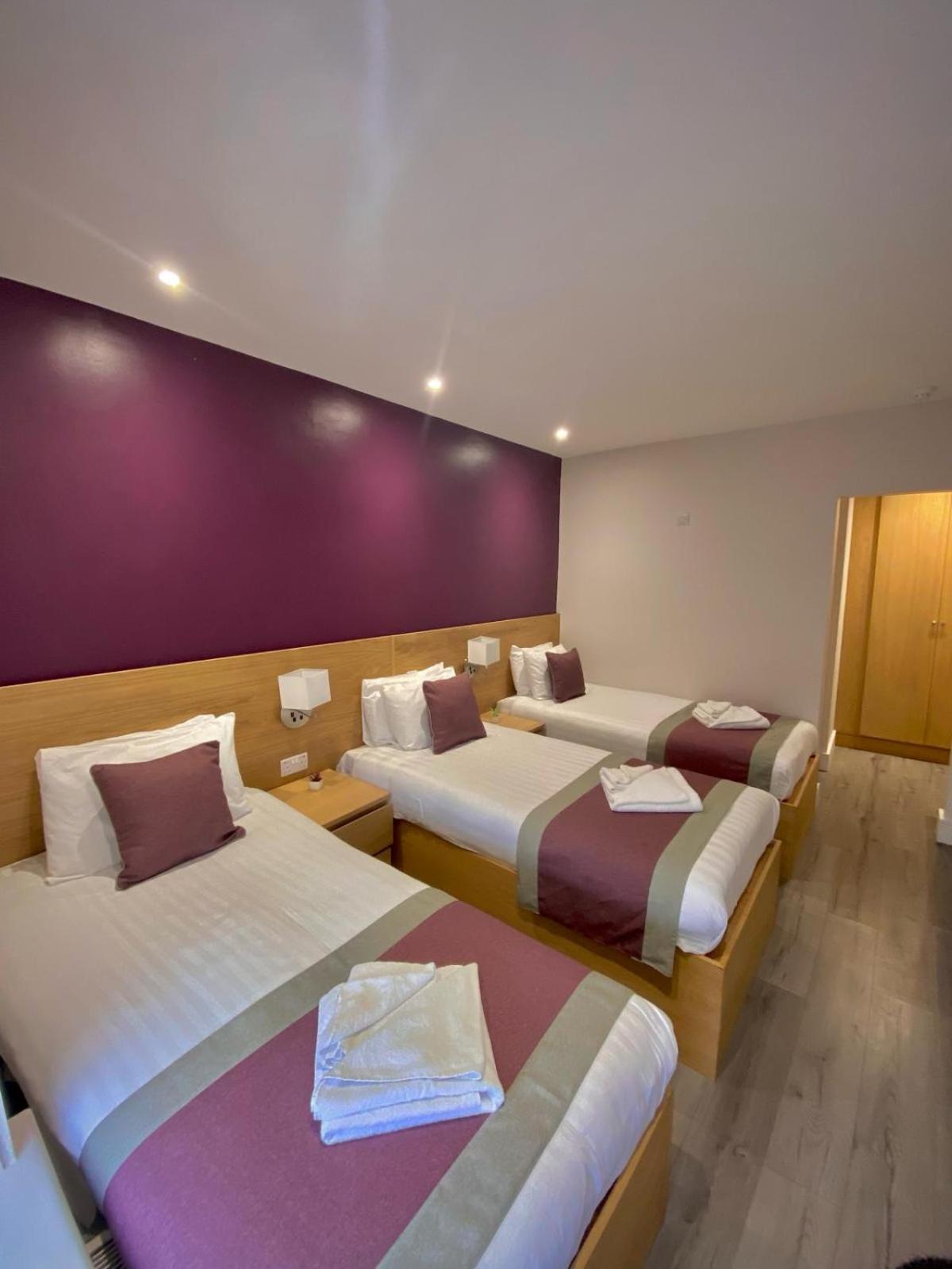 Holtwhites Hotel Енфийлд Екстериор снимка