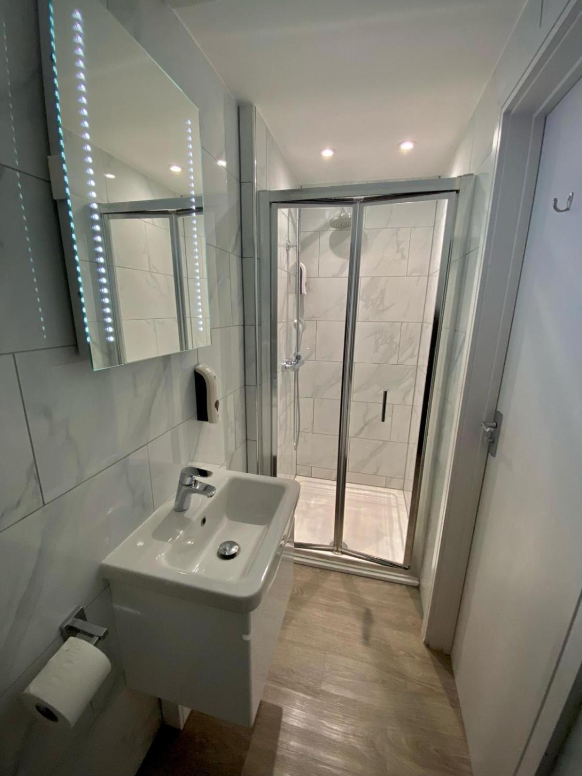 Holtwhites Hotel Енфийлд Екстериор снимка