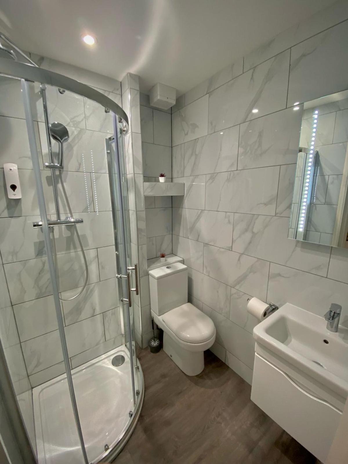Holtwhites Hotel Енфийлд Екстериор снимка